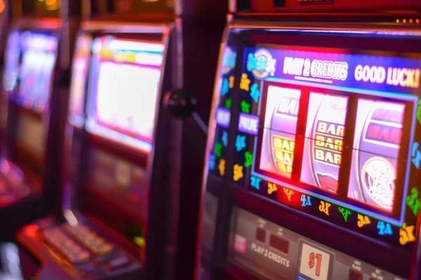 barunatoto live-dealer table showing dealer, cards, and player betting interface